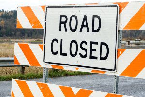 road closed sign during daytime